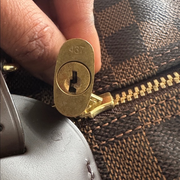 Authentic LV Key Set #437 - Picture 4 of 4